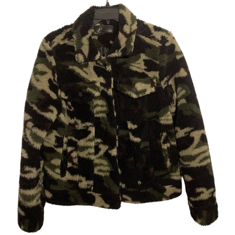 Blank NYC Green and Black Teddy Jacket Camo Size Small Pullover Teddy Fleece
